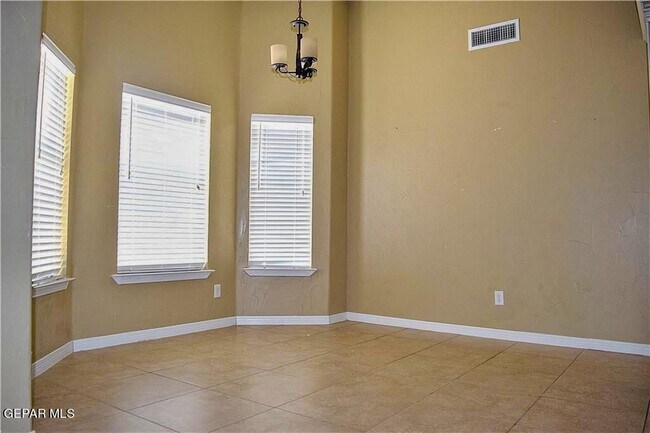 Foto del edificio - 14016 Rainbow Point Dr