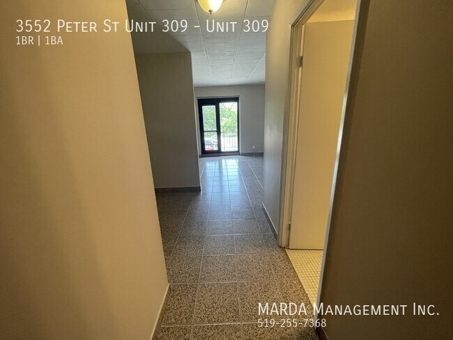 Photo du bâtiment - CHARMING 1 BEDROOM/1 BATH APT W/ BALCONY WEST WINDSOR - INCLUSIVE!