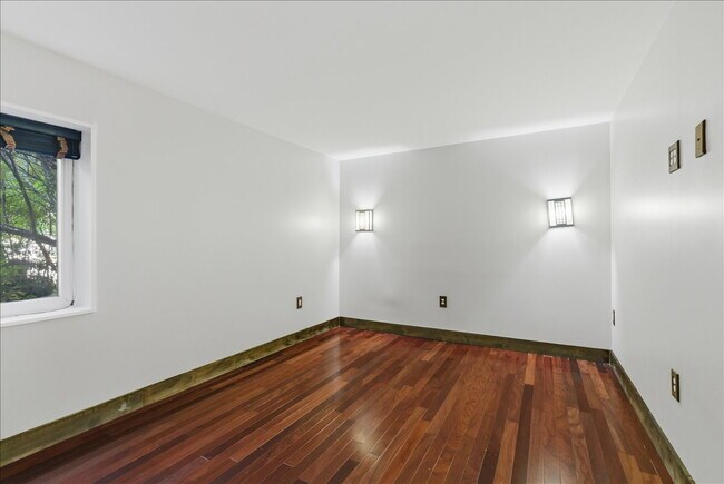 Foto del edificio - Contemporary 1BR / 1BA Condo in Reston – Utilities Included!