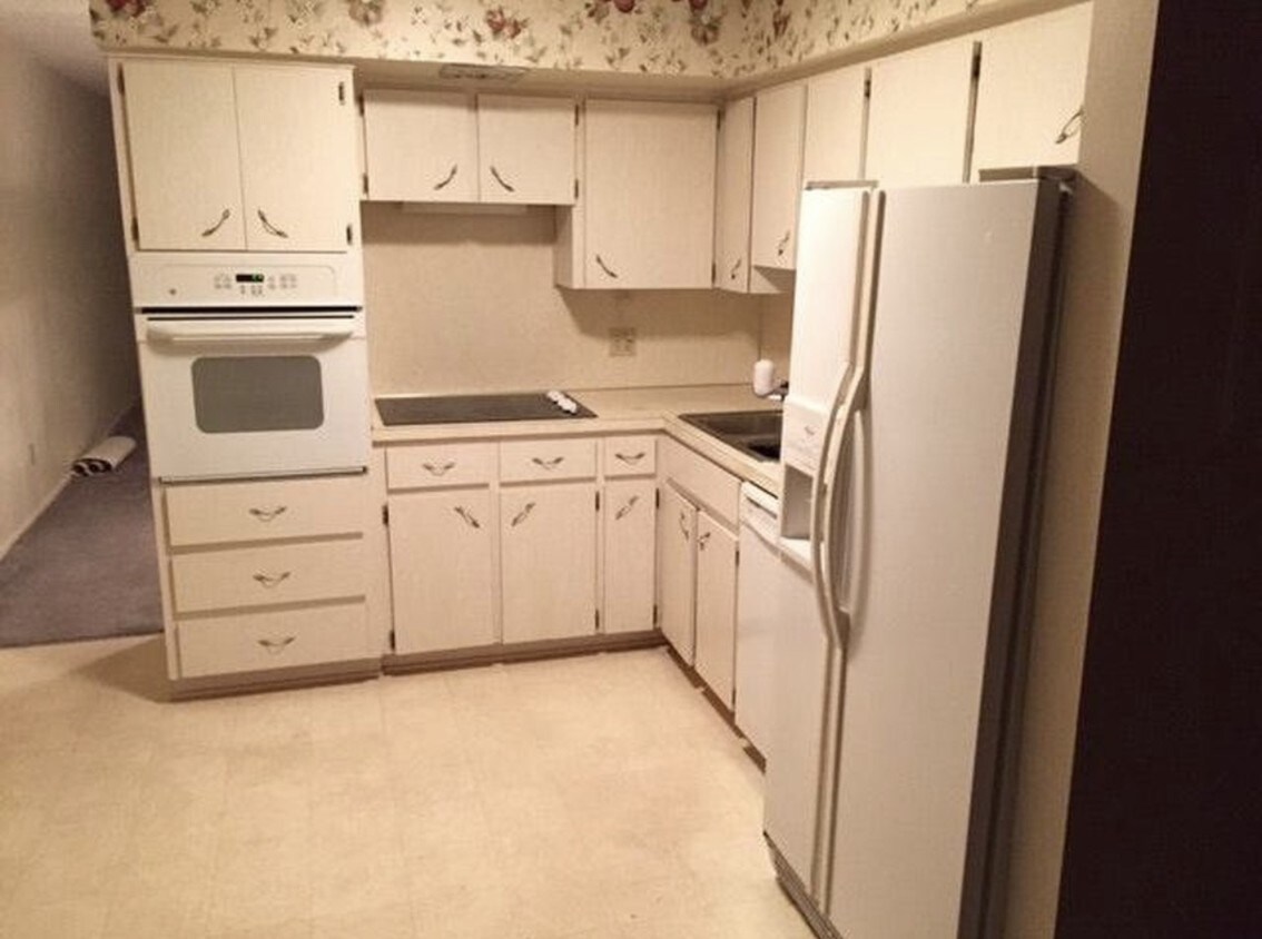 Primary Photo - 2258 World Pkwy Blvd W