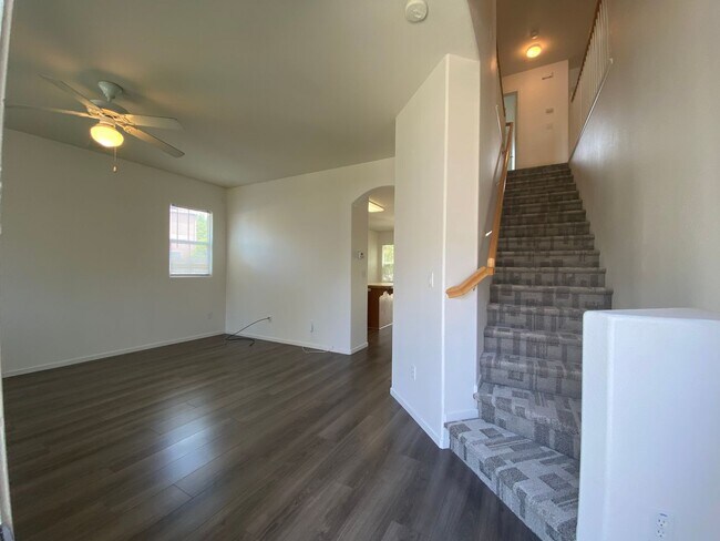 Foto del edificio - Four Bedroom Home in the Gated Somerset Co...