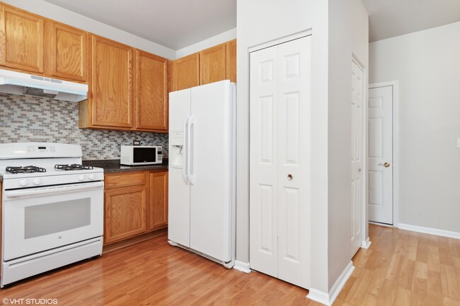 Building Photo - 2426 Oneida Ln