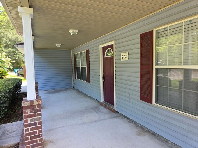 Foto del edificio - Low Country Home in Rincon with Fenced Backyard!