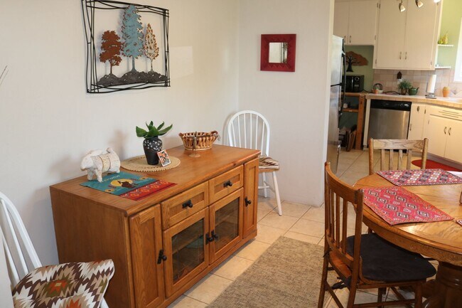 Foto del edificio - Two bedroom one bath fully furnished located in central Tucson!