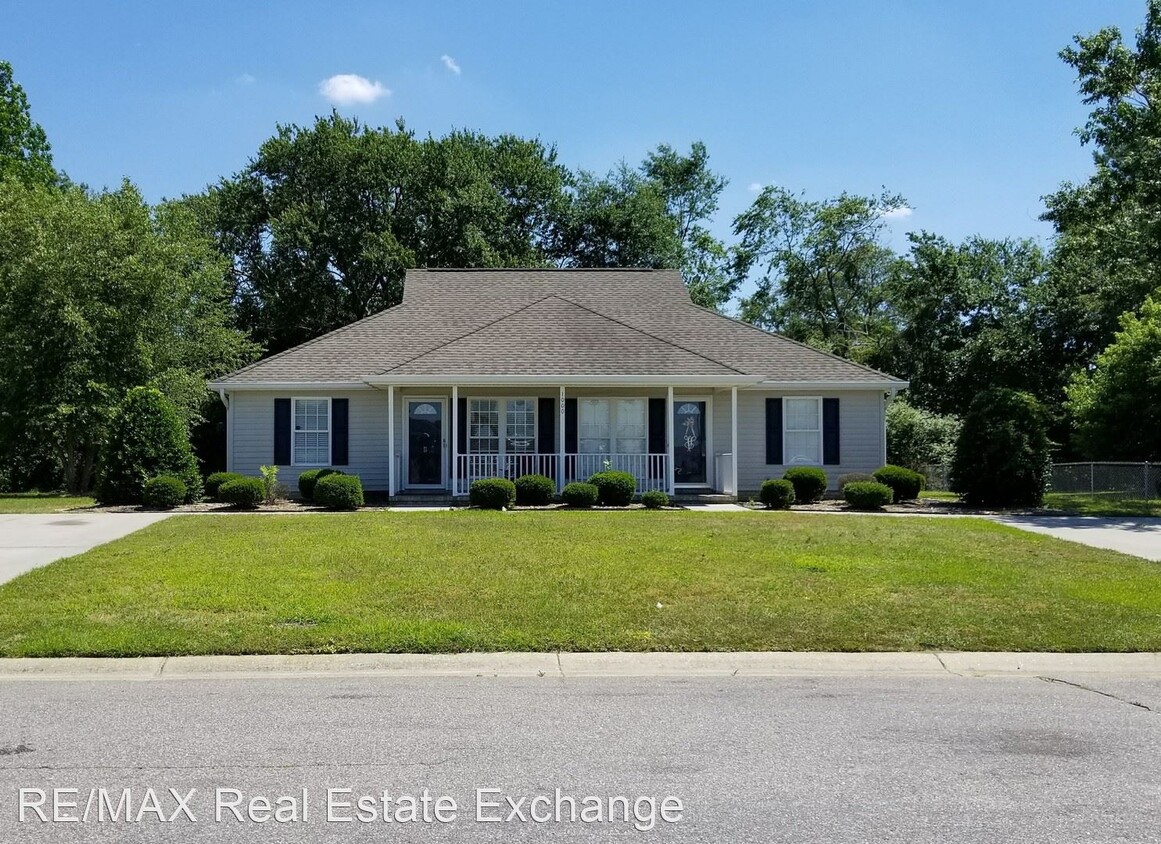 Primary Photo - 1000-1008 Pinecrest Dr