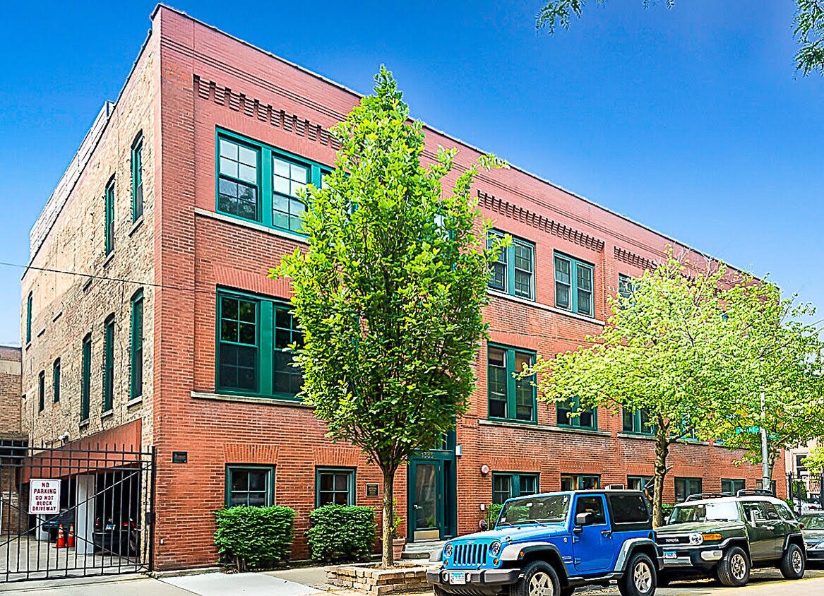 Primary Photo - 1335 W Altgeld St