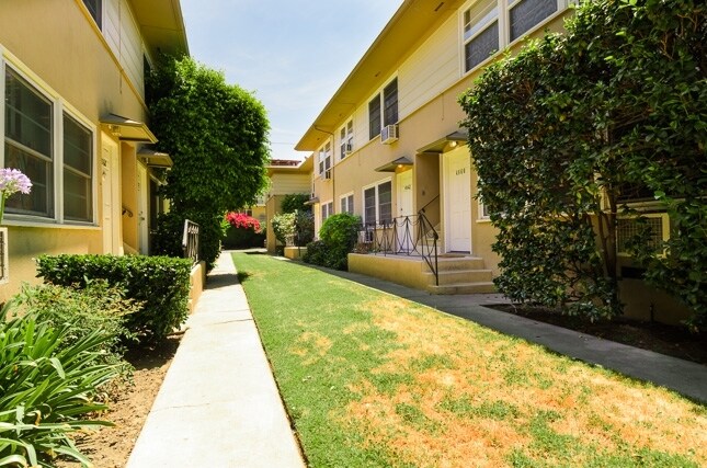 Building Photo - 4860 Tujunga Ave