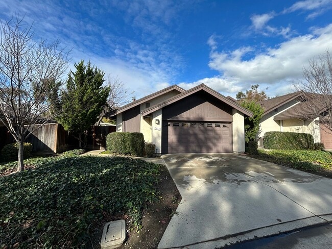 Building Photo - Beautiful 3 Bedroom 2 Bath Home, Private Yard, 2 car attached garage