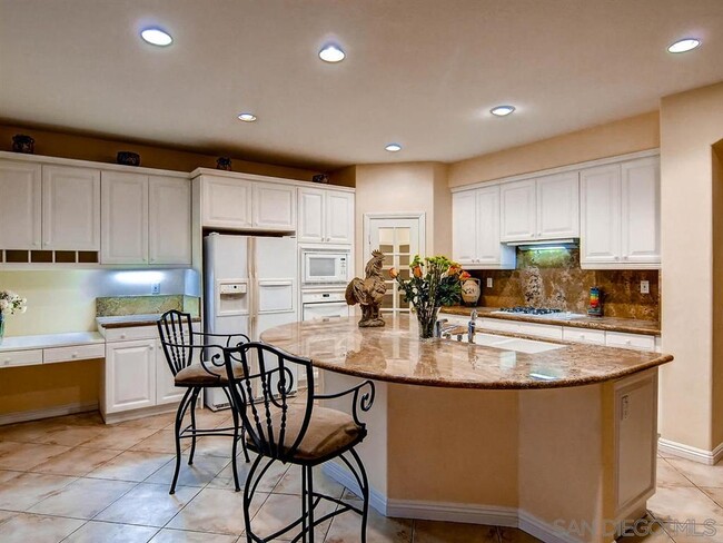 Building Photo - 10504 Corte Jardin Del Mar