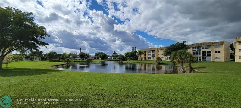Foto del edificio - 8435 Sunrise Lakes Blvd