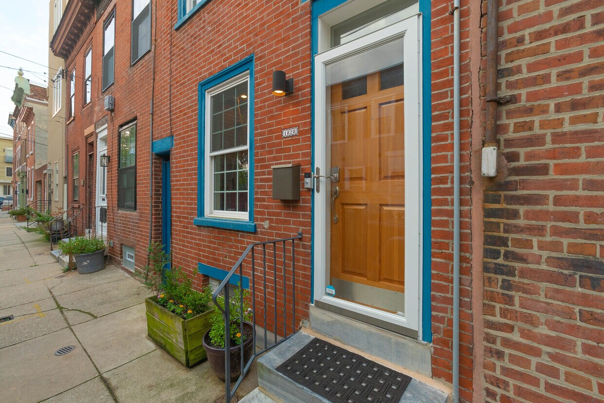 Primary Photo - 1828 Olive St