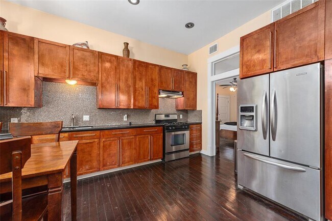 Building Photo - 2111 26th St