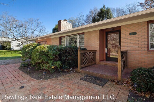 Foto del edificio - 3 br, 2 bath House - 304 Northeast Avenue