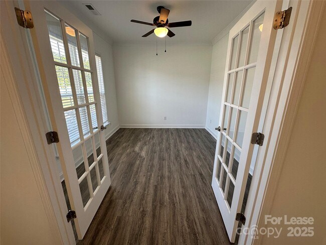 Building Photo - 611 Southstone Dr