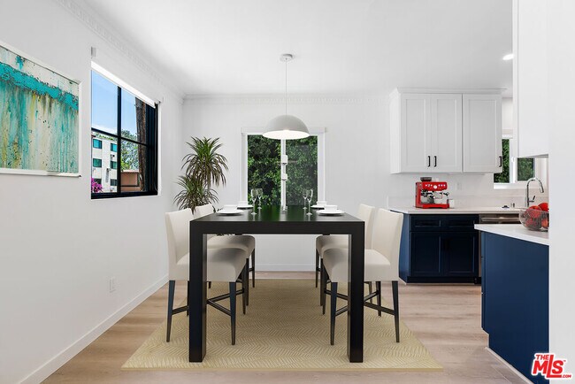 Foto del edificio - 527 S Barrington Ave