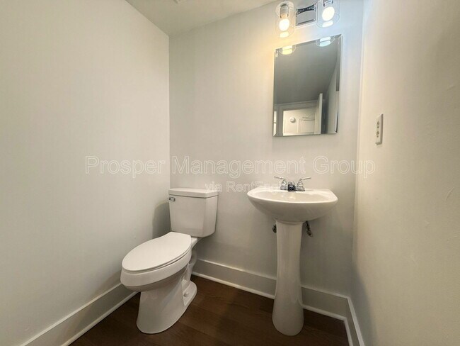 Building Photo - 258 Fleming Rd