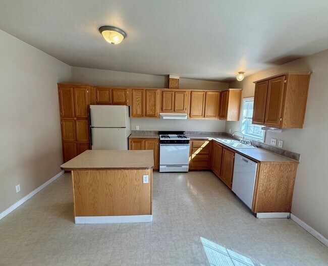 Foto del edificio - 3 bedroom 2 bath with Double Garage