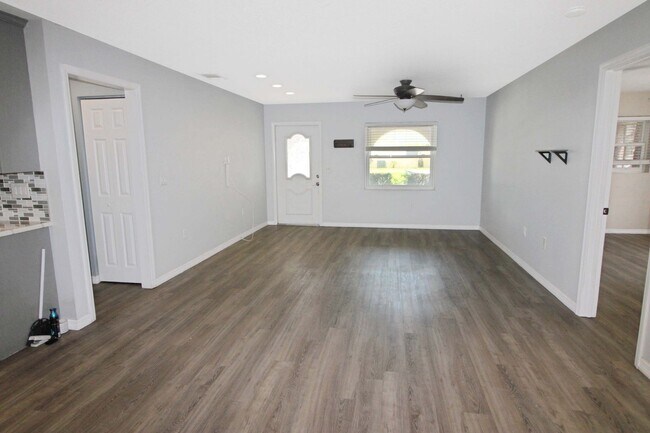 Building Photo - 420 Mt Vernon Dr