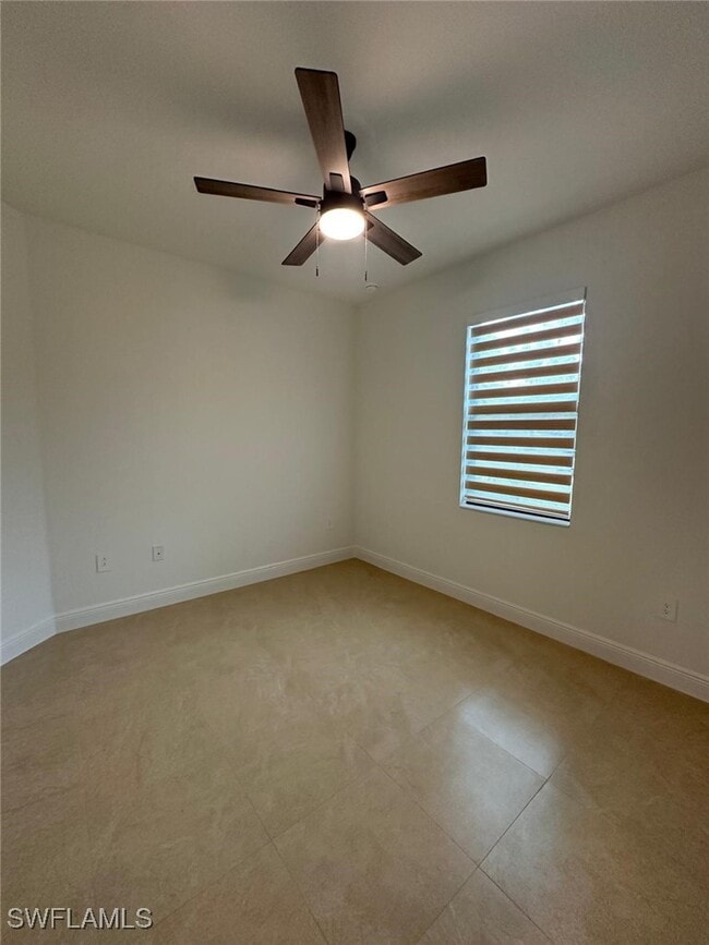 Building Photo - 2167 Della Dr