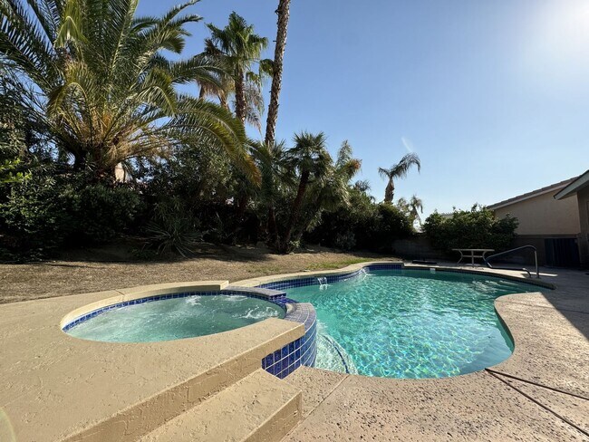 Foto del edificio - AVAILABLE NOW!!  GORGEOUS 3 Bedroom 2 Bath POOL HOME in La Quinta!!