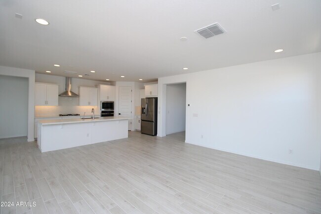 Building Photo - 8725 W Medlock Dr