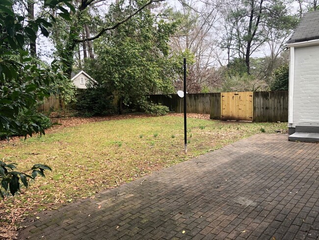 Building Photo - Great Emory Area Rental