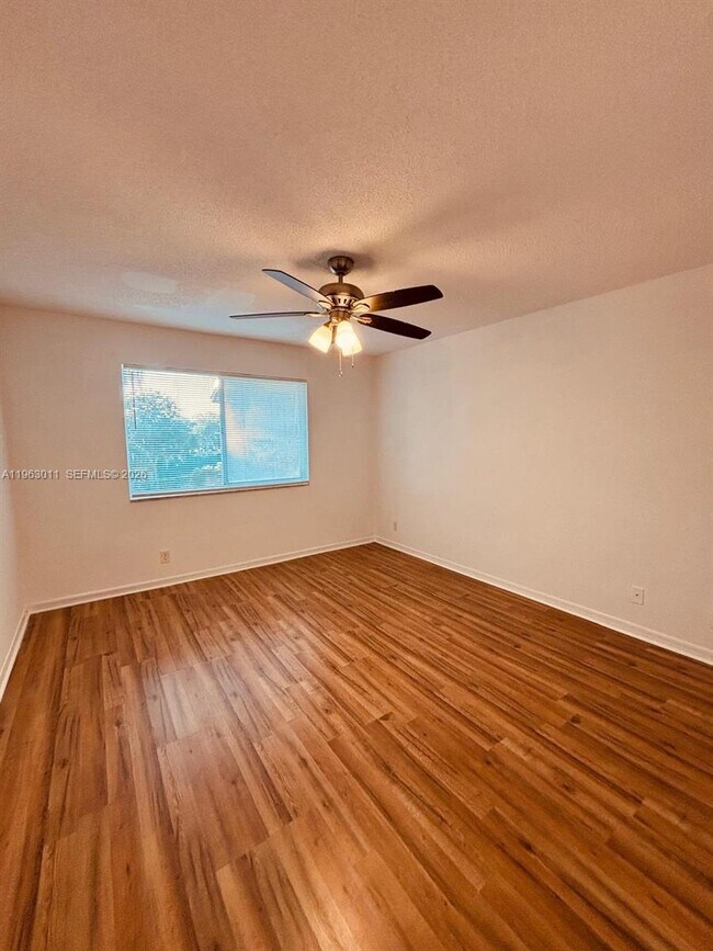 Foto del edificio - 3985 W McNab Rd