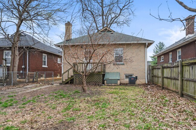 Foto del edificio - Spacious 1 Bed 1 Bath House off of Eastern Parkway