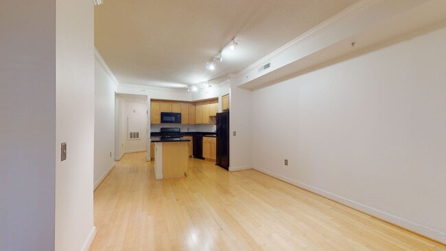 Building Photo - Logan Circle One Bedroom One Bath With Lar...