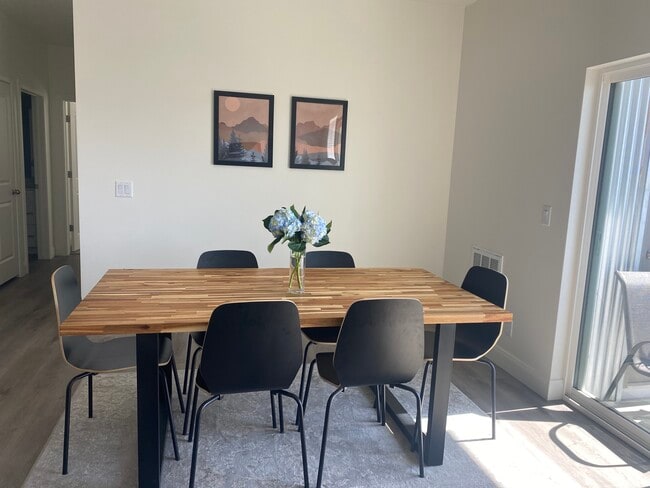 Dining room - 5801 S Garnet Dr