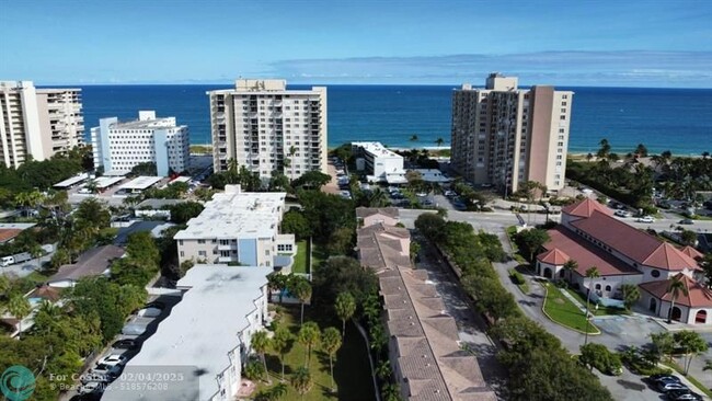 Foto del edificio - 1967 S Ocean Blvd