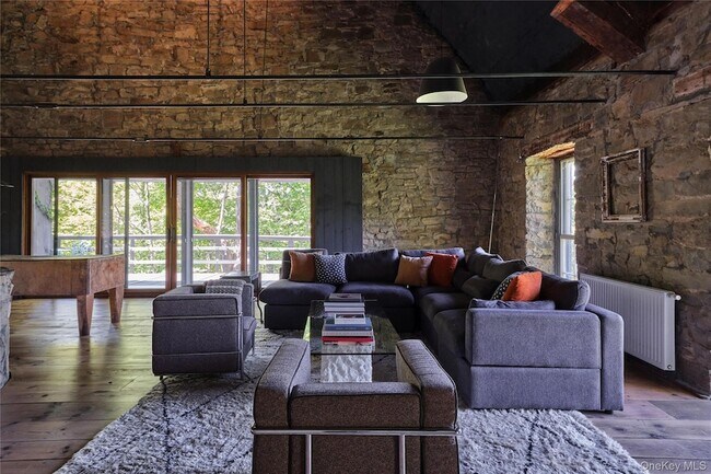 Foto del edificio - 1883 NY-213