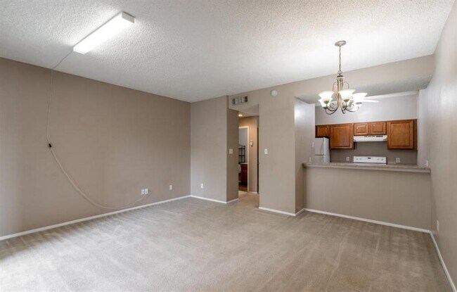 Foto del edificio - 7043 N Holiday Dr