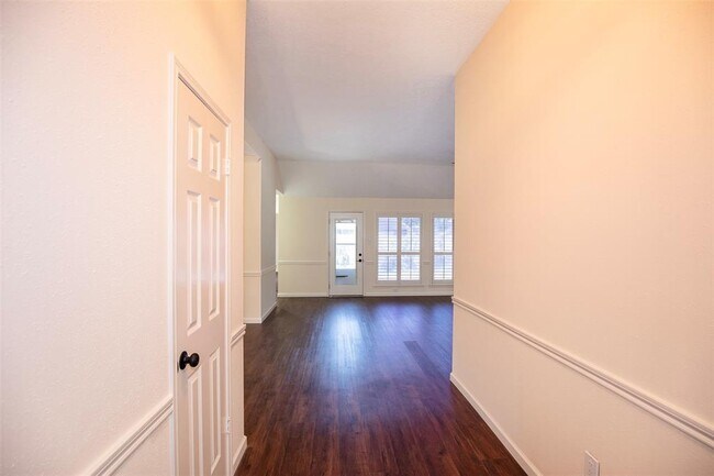 Foto del edificio - 14330 Little Willow Walk