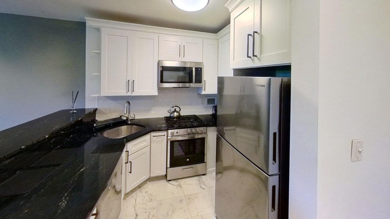 Foto principal - 2939 Van Ness St NW