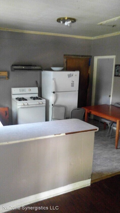 Primary Photo - 3 br, 1 bath Apartment - 631-B Park St.