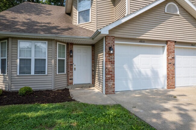 Foto del edificio - 4919 W Millbrook Dr