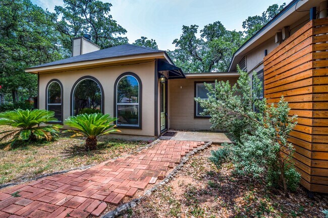 Foto del edificio - CASTLE HILLS FAMILY HOME