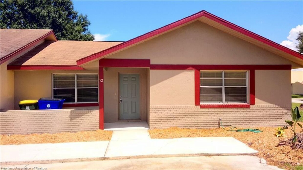 101 Voss Ct, Sebring, FL 33876 Townhome Rentals in Sebring FL