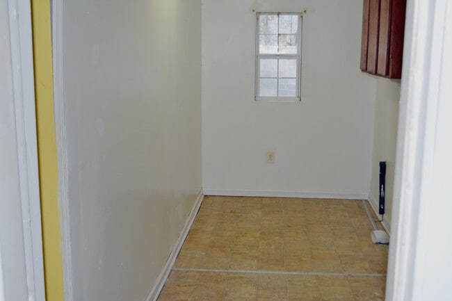 Building Photo - 712 Farrowood Dr
