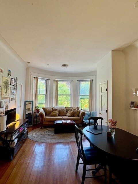 Building Photo - 591 Beacon St