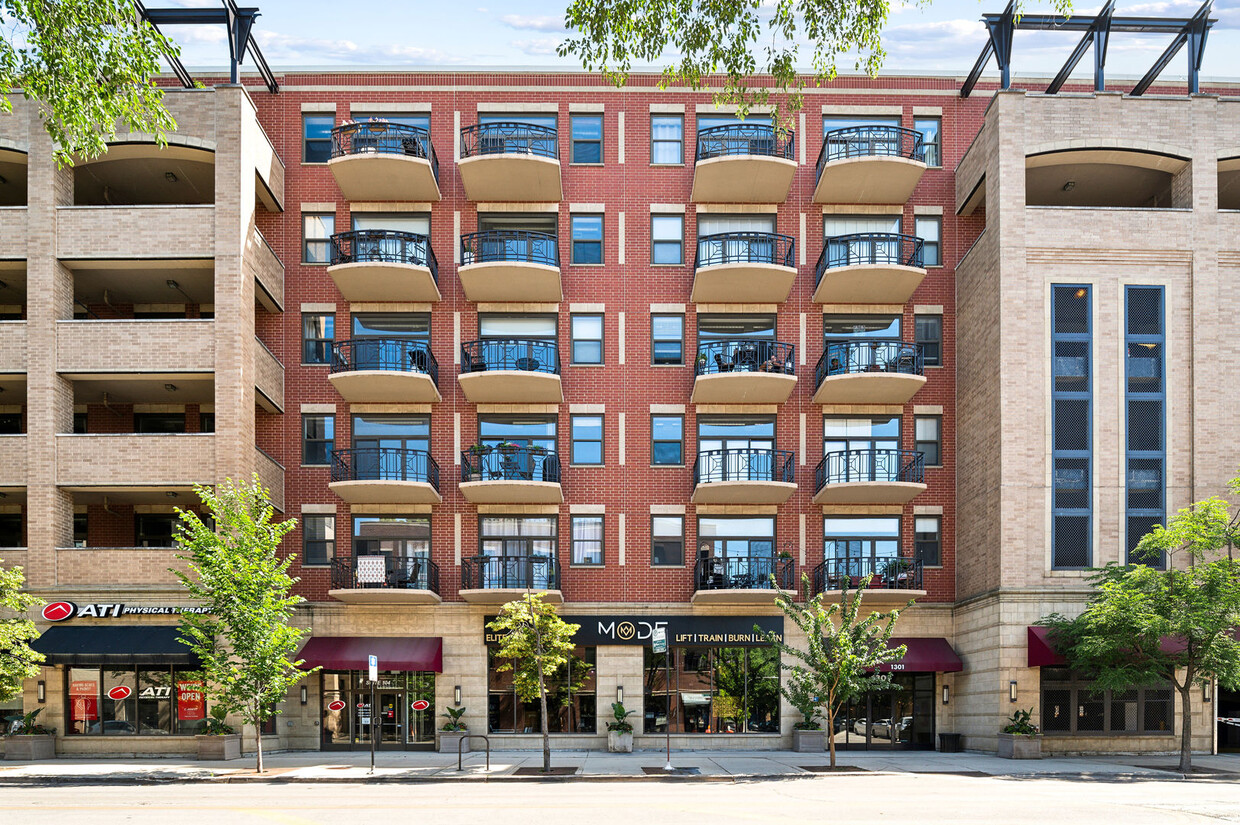 Primary Photo - 1301 W Madison St