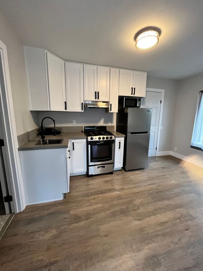 Building Photo - 3 bedroom 3 bathroom home in Lemon Grove! ...