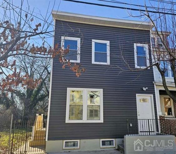 Primary Photo - 671 Lamberton St