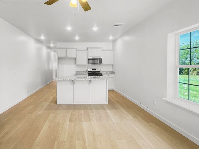 Foto del edificio - Charming New 2-Bedroom Home for Rent in La...