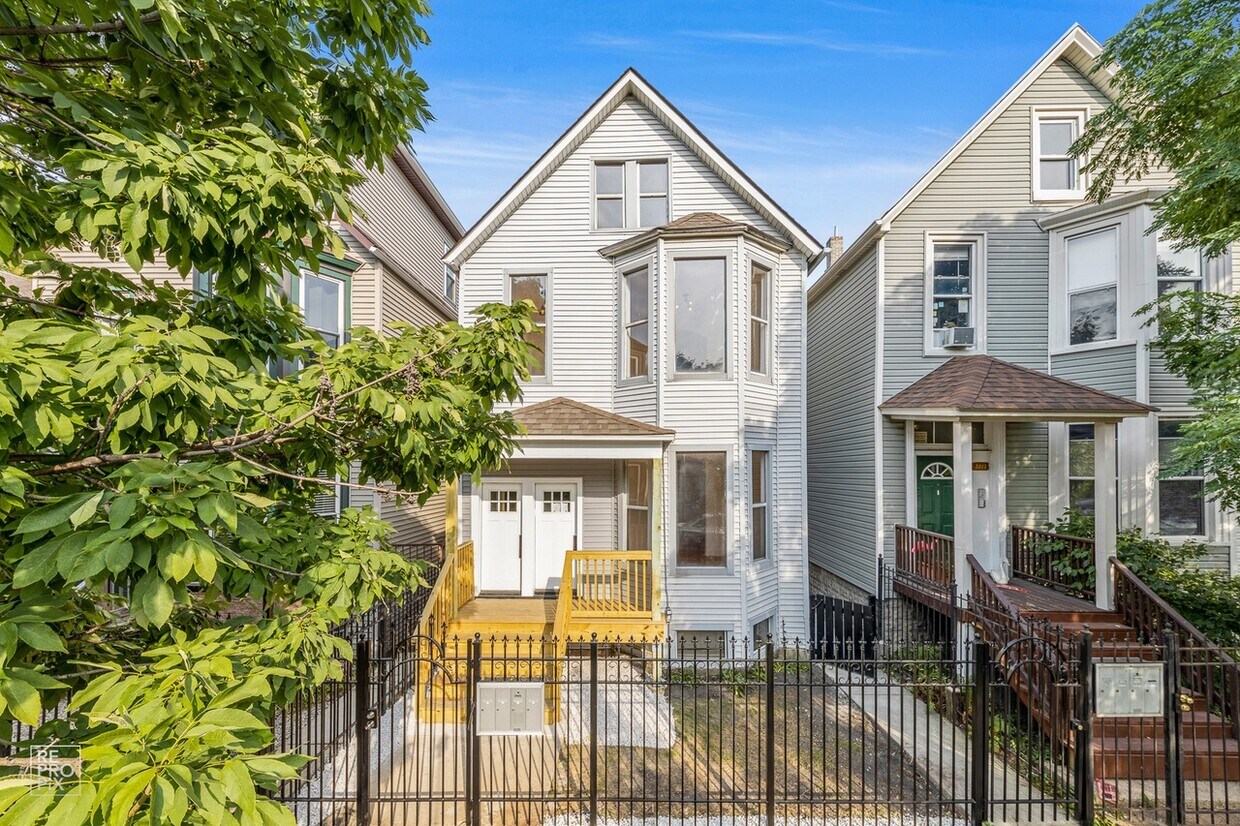 Primary Photo - 1813 N Kedzie Ave