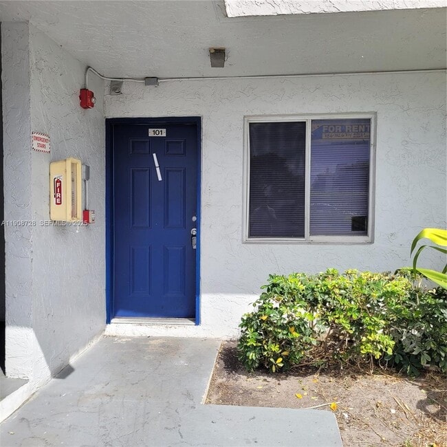 Foto del edificio - 8540 N Sherman Cir