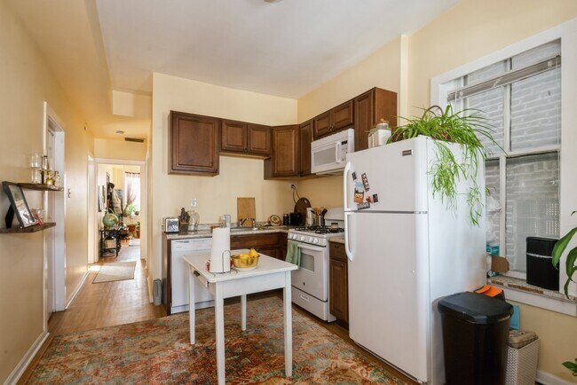 Foto del edificio - 2159 N Western Ave