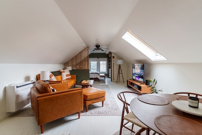 Foto del edificio - 824 5th St NE