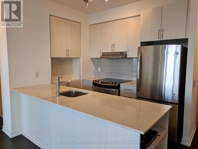 Photo du bâtiment - 2560-2560 Eglinton Ave W